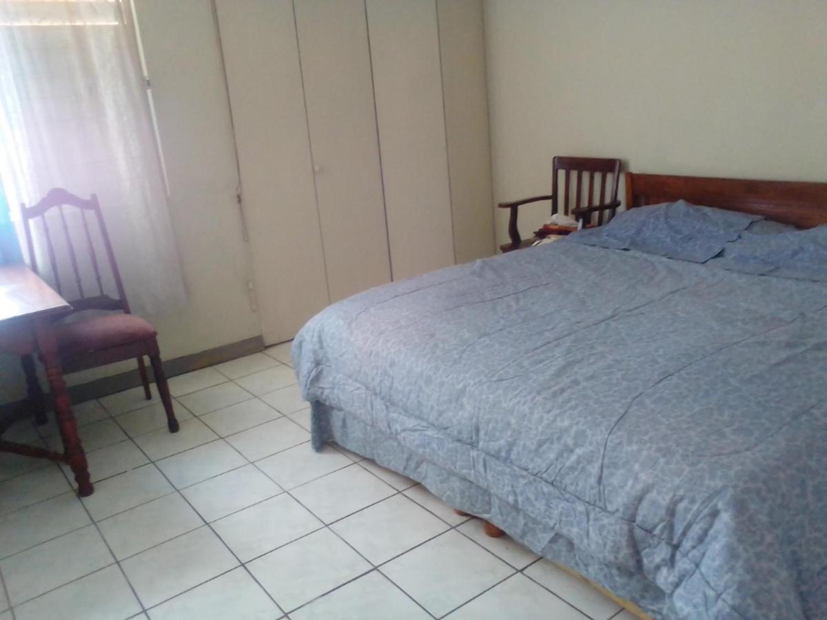 Appartamento Nice Oakwood Constant Spring Rd Apt Kingston Esterno foto