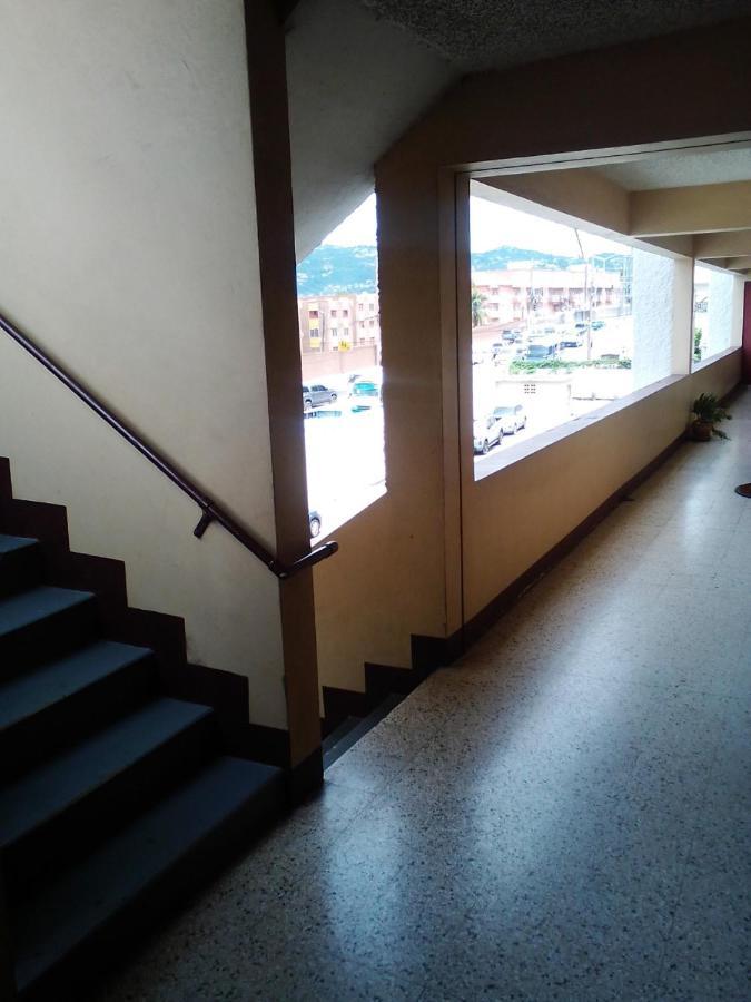 Appartamento Nice Oakwood Constant Spring Rd Apt Kingston Esterno foto