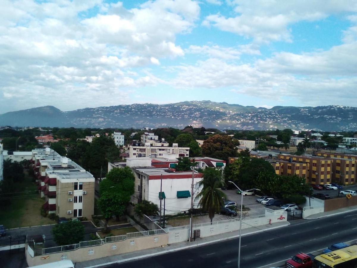 Appartamento Nice Oakwood Constant Spring Rd Apt Kingston Esterno foto