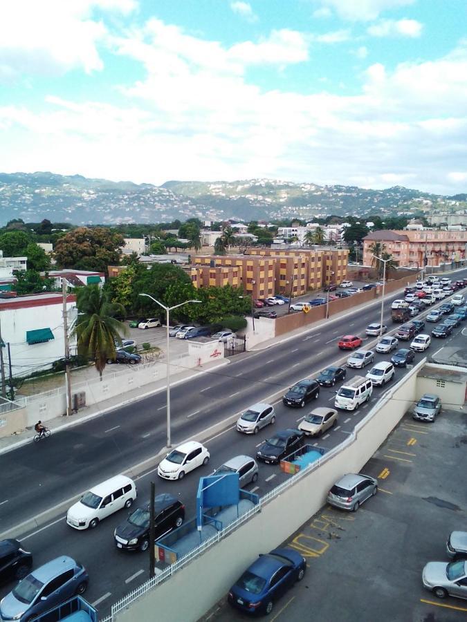 Appartamento Nice Oakwood Constant Spring Rd Apt Kingston Esterno foto