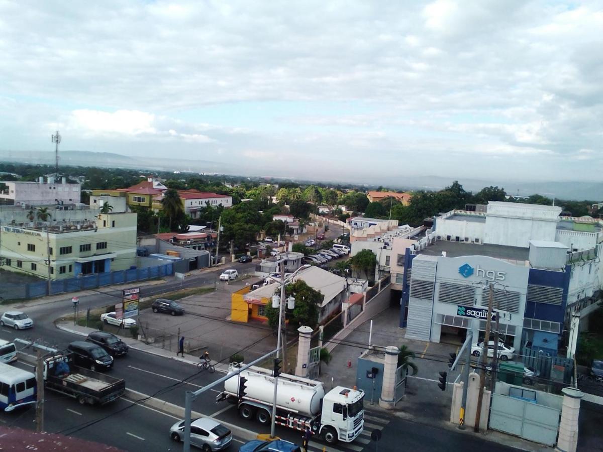 Appartamento Nice Oakwood Constant Spring Rd Apt Kingston Esterno foto