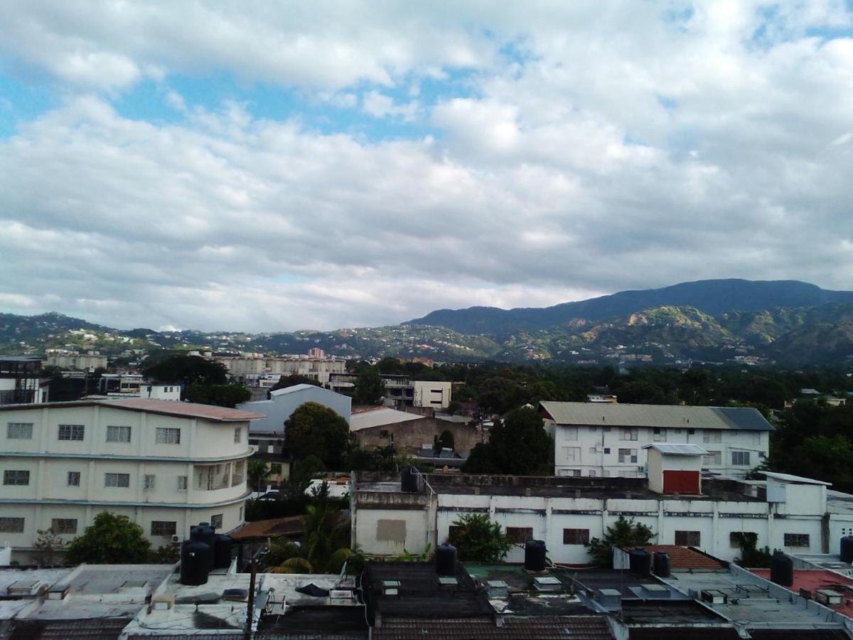 Appartamento Nice Oakwood Constant Spring Rd Apt Kingston Esterno foto